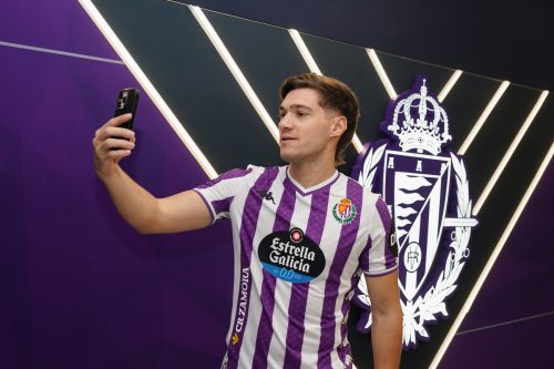 e2dd3098-4a69-487f-a048-a3625dddfedd-827